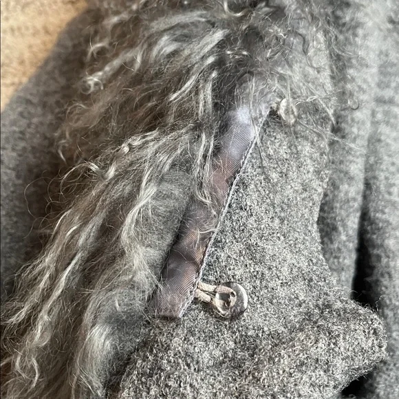 Chic Gray wool jacket with real lamb fur, medium size woman! So warm, chic - Picture 10 of 17